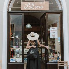 Big-fedora-straw-sun-hats-Montegallo