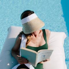 Reading-black-straw-beach-hats-Montegallo 